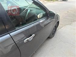 نيسان فيرسا